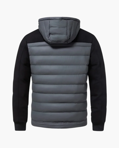 Veste matelassée homme à capuche portée en ville