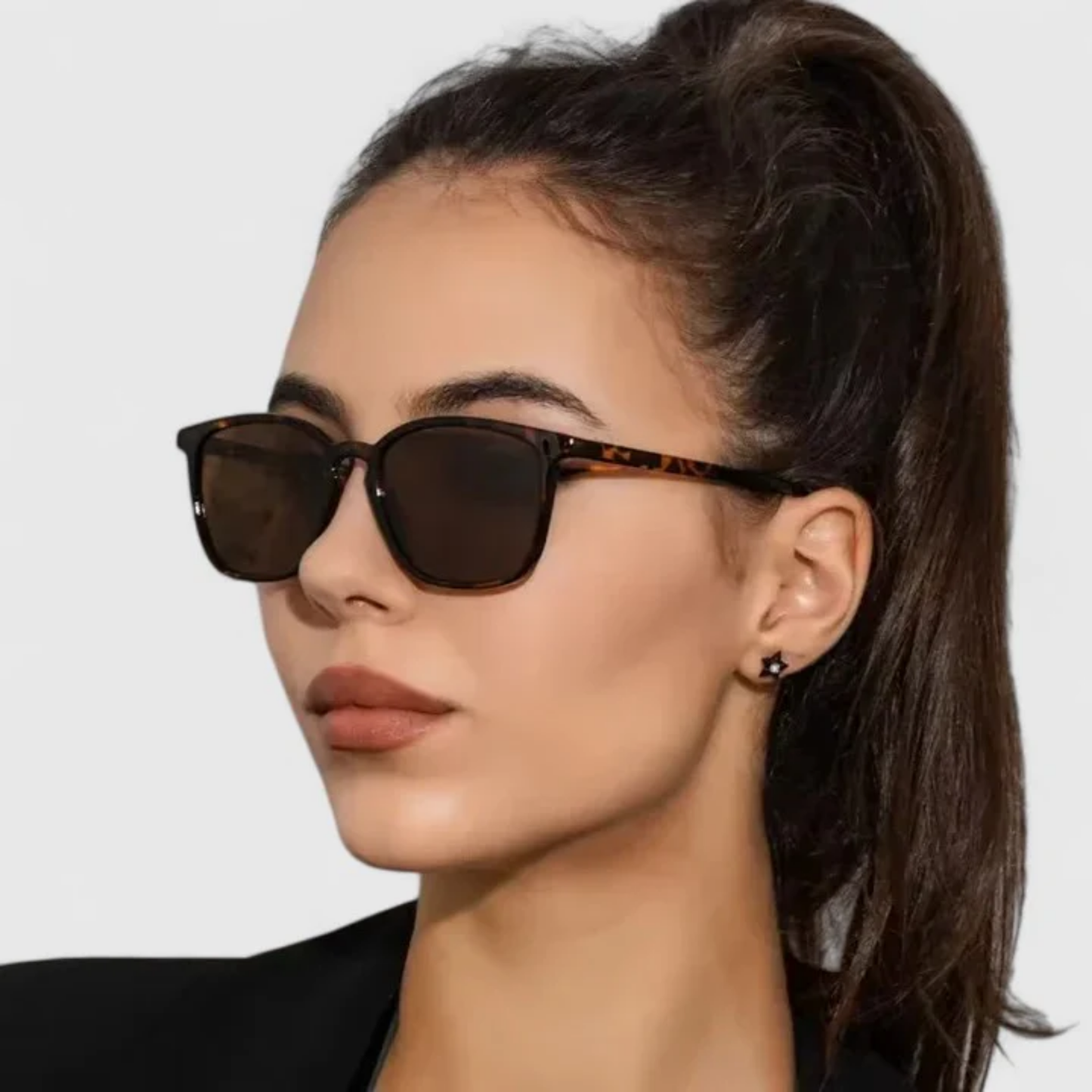 Occhiali da Sole Donna – Montatura Tartarugata e Forma Rettangolare Elegante