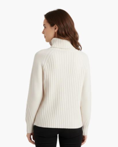 Pull femme col roulé tricot structuré blanc, détail de la maille