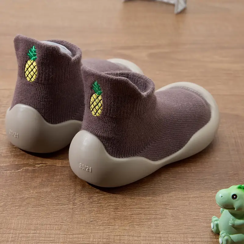 Chaussures bébé pieds nus, coloris marron foncé