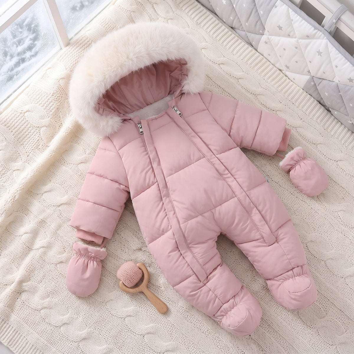 Combinaison pilote bébé rose à plat avec moufles