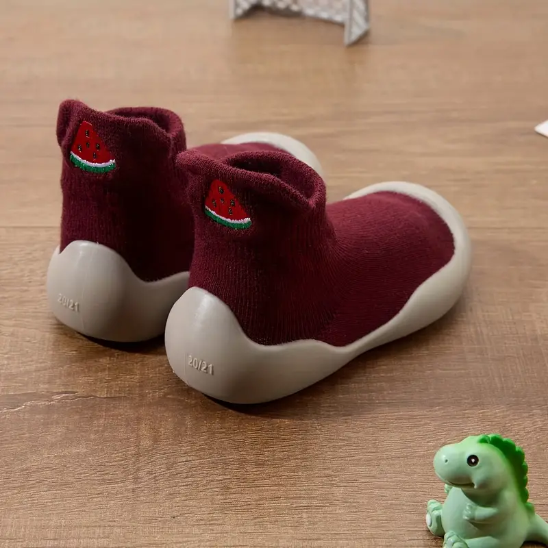 Chaussures bébé pieds nus, coloris rouge foncé