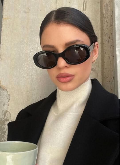 Lunettes de Soleil Ovales Oversize – Monture Noire au Style Rétro Chic