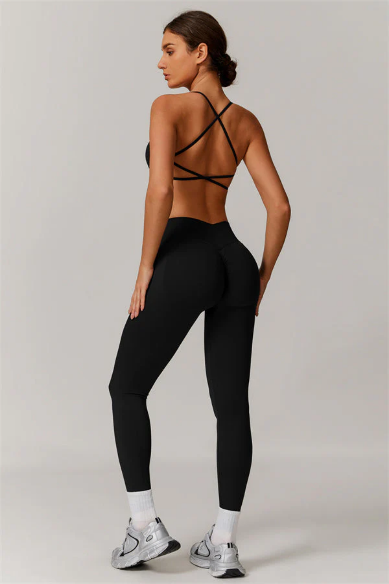Completo Sportivo Donna Seamless – Reggiseno a Fascia con Incrocio sulla Schiena e Leggings Modellanti