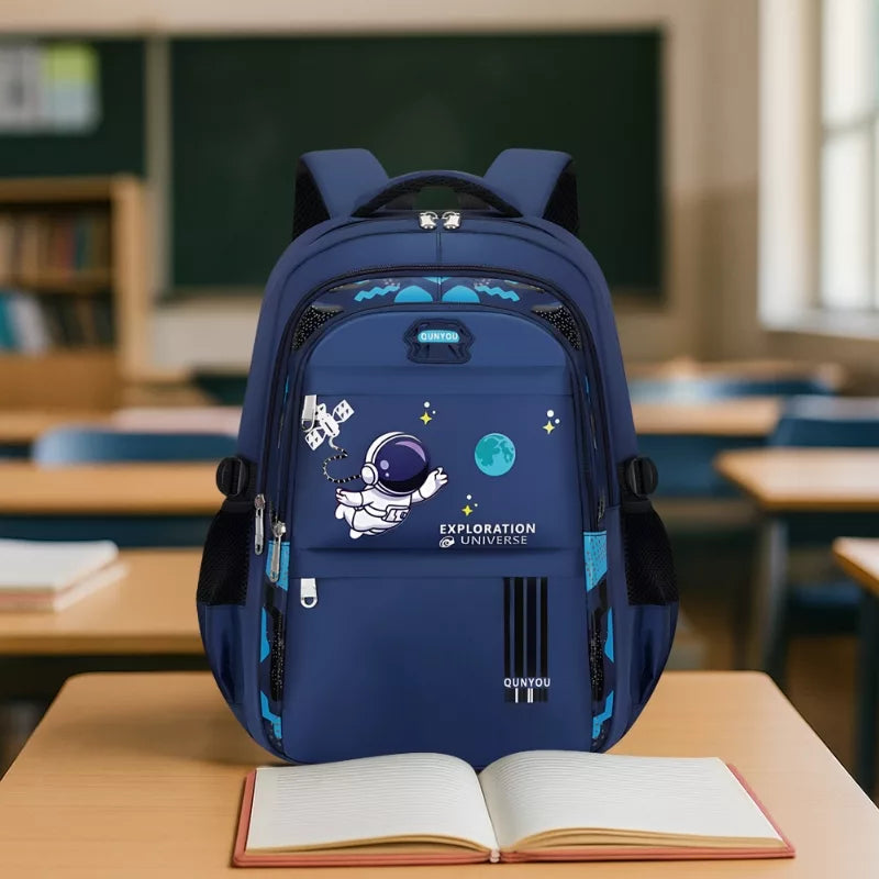 Poche frontale du sac à dos scolaire espace pour petits objets