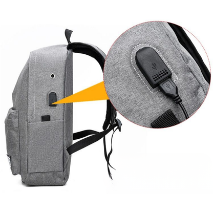 Détail du port USB externe sur le côté du sac à dos ordinateur