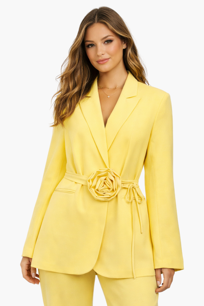 Blazer Femme Cintré avec Ceinture Fleur – Style Tailleur Élégant