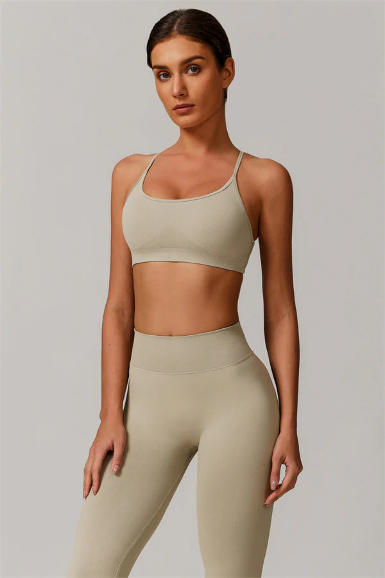 Completo Sportivo Donna Seamless – Reggiseno a Fascia con Incrocio sulla Schiena e Leggings Modellanti