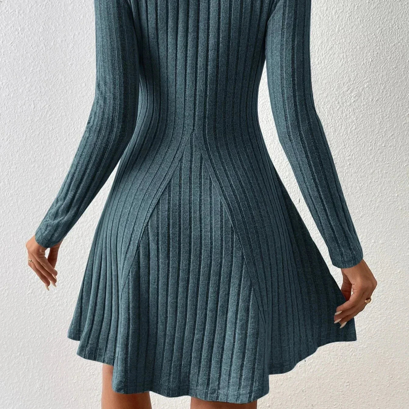 Robe Emma col montant, vue d'ensemble