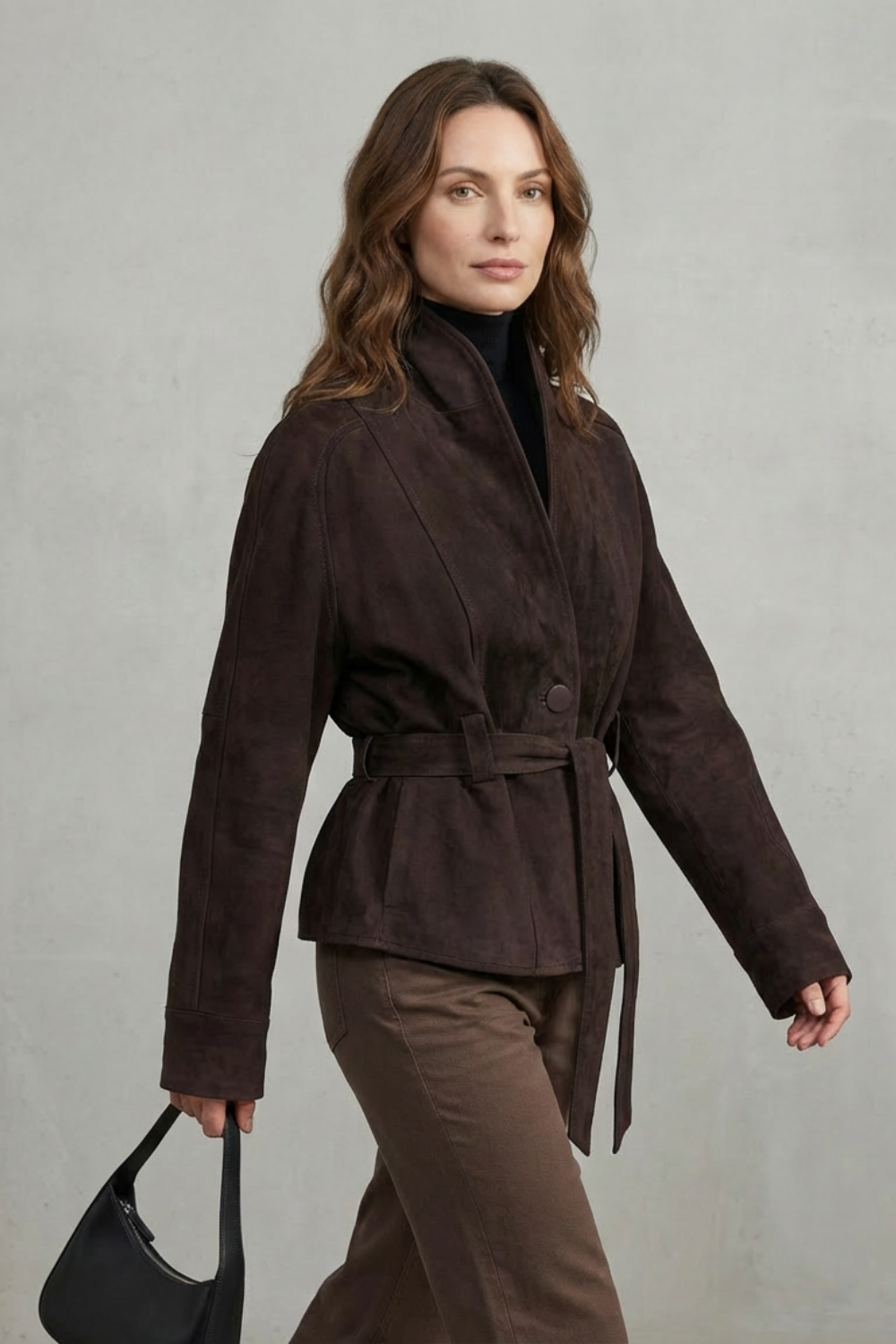 Veste courte en laine croisée, vue de profil
