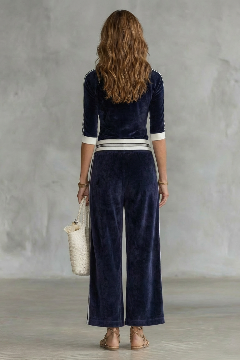 Ensemble velours bleu marine, vue arrière