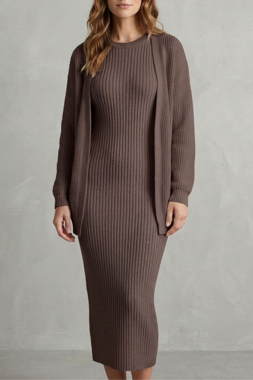 Ensemble robe pull maille brun foncé et cardigan, vue de face