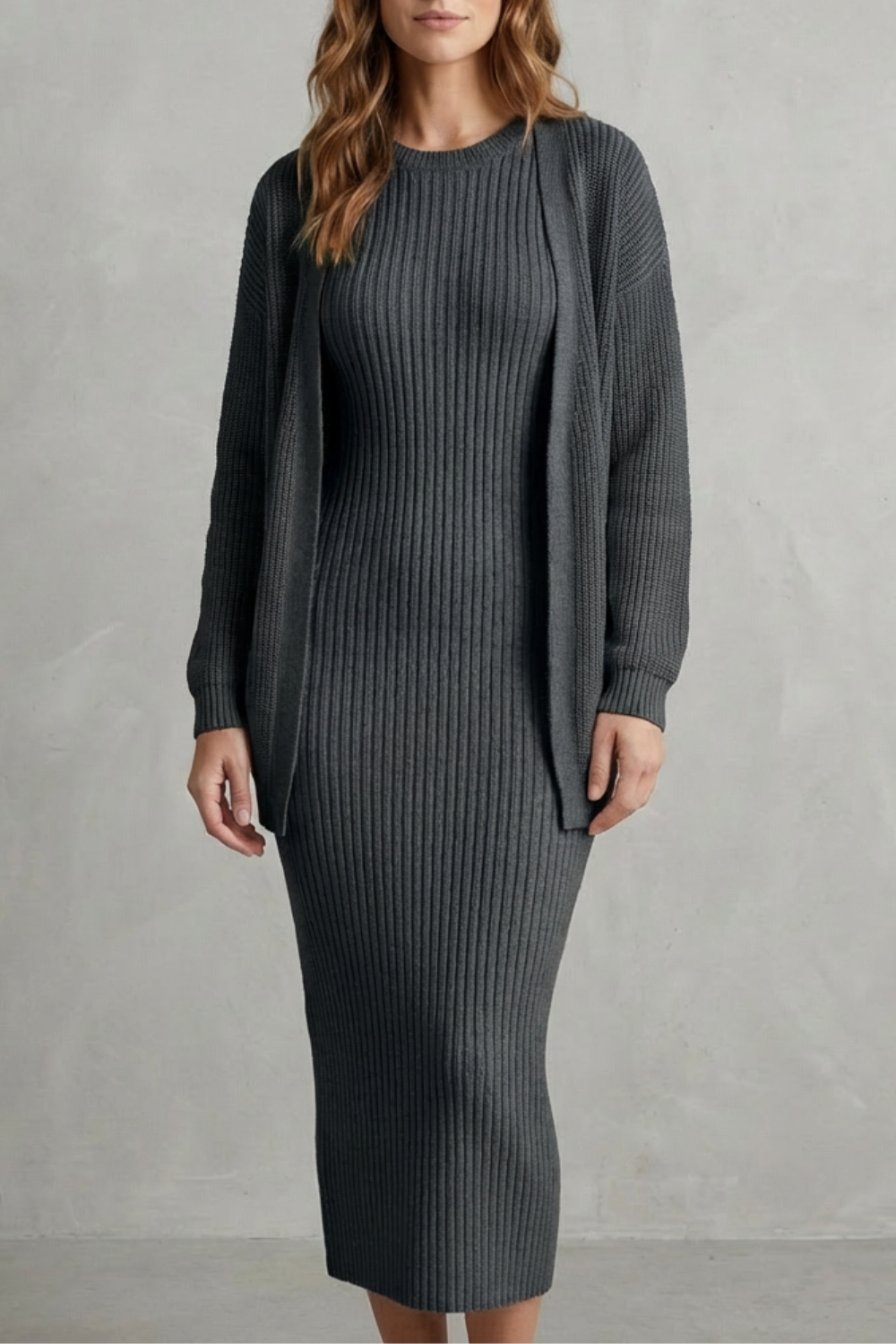 Ensemble robe pull maille gris foncé et cardigan, vue de face