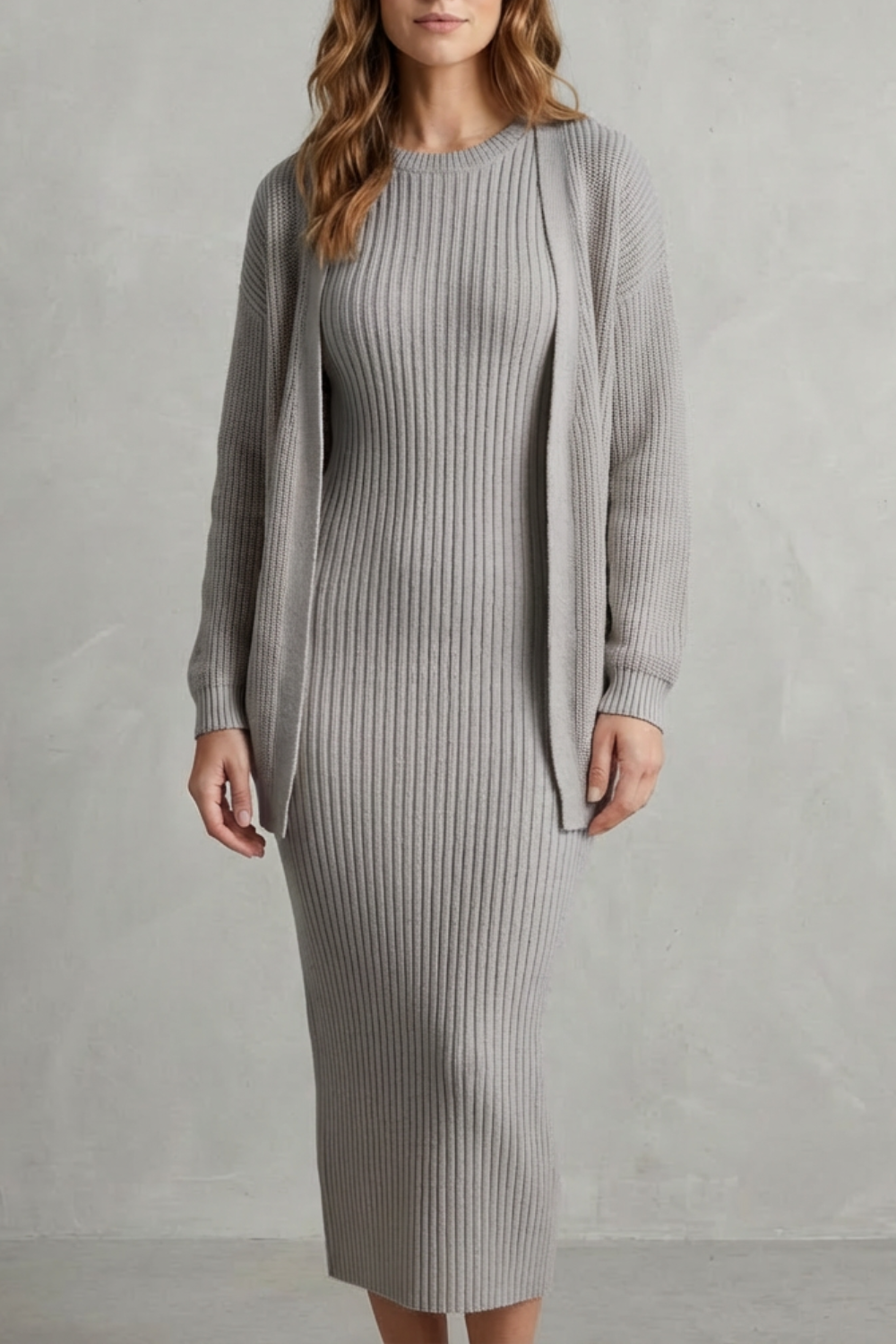 Ensemble robe pull maille gris clair et cardigan, vue de face