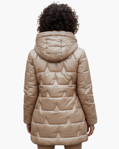 Doudoune longue femme brillante portée en hiver
