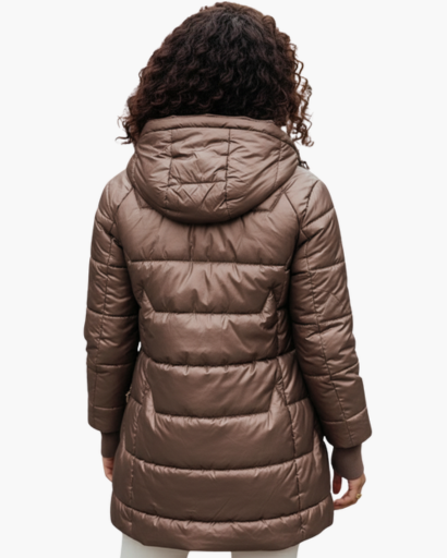 Doudoune longue femme brillante portée en hiver