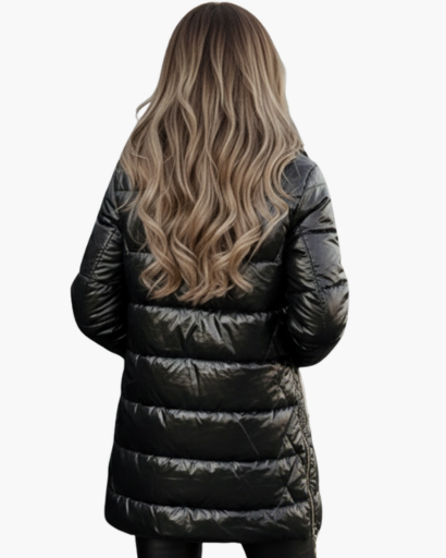 Doudoune longue femme brillante portée en hiver