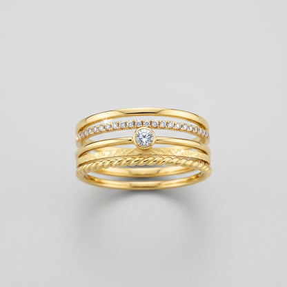 bague empilable ton doré zircons, vue portée main