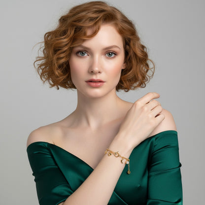 Pulsera con dijes de oro