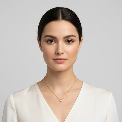 collier pendentif solitaire doré, présentation détail du fermoir