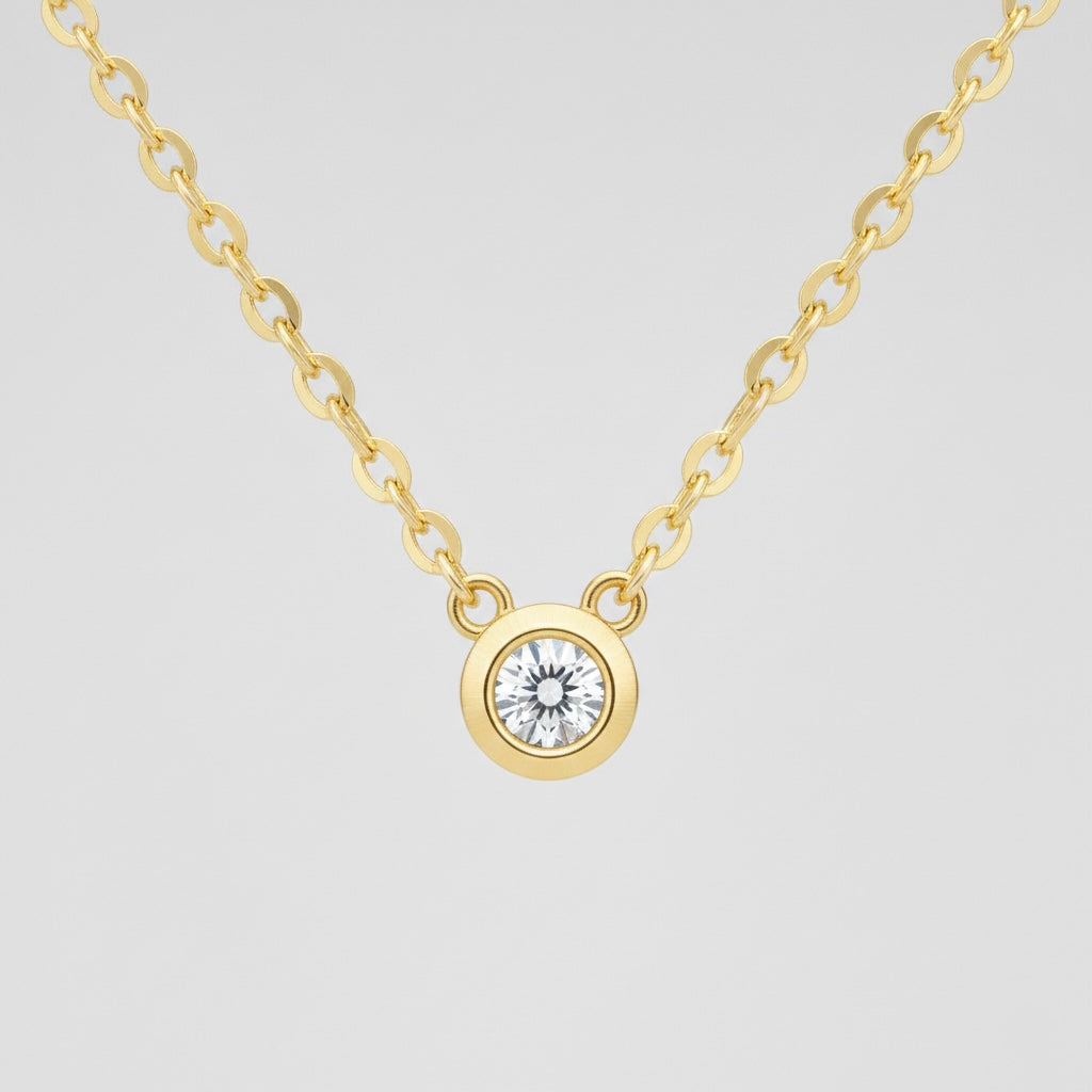 collier pendentif solitaire doré, chaîne fine sur cou
