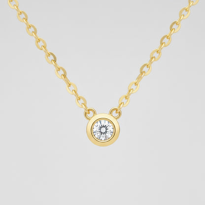 collier pendentif solitaire doré, chaîne fine sur cou