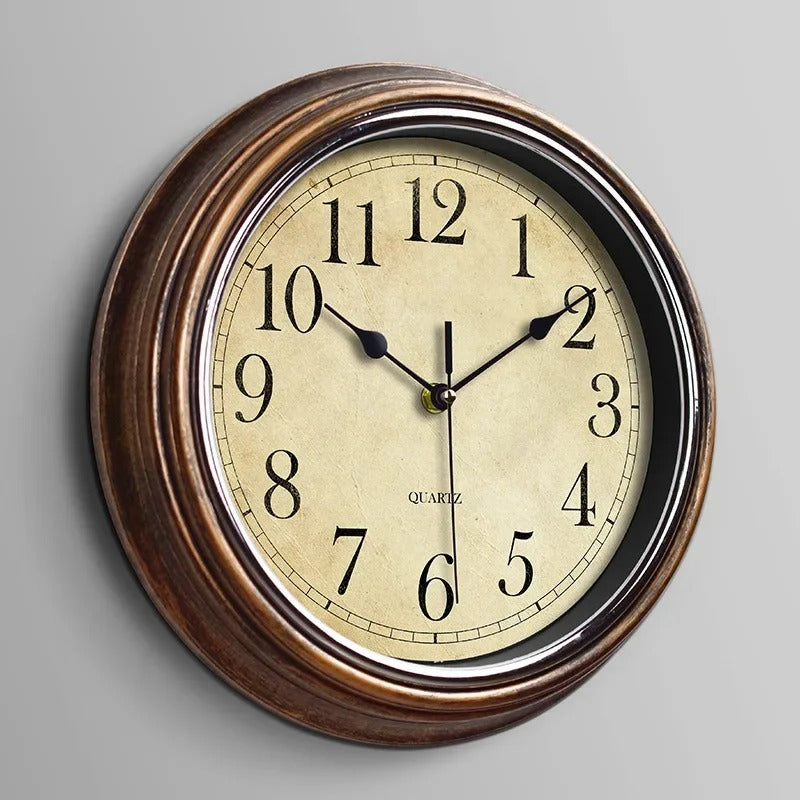 Horloge murale en bois vue de face