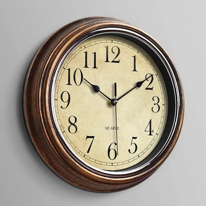 Horloge murale en bois vue de face