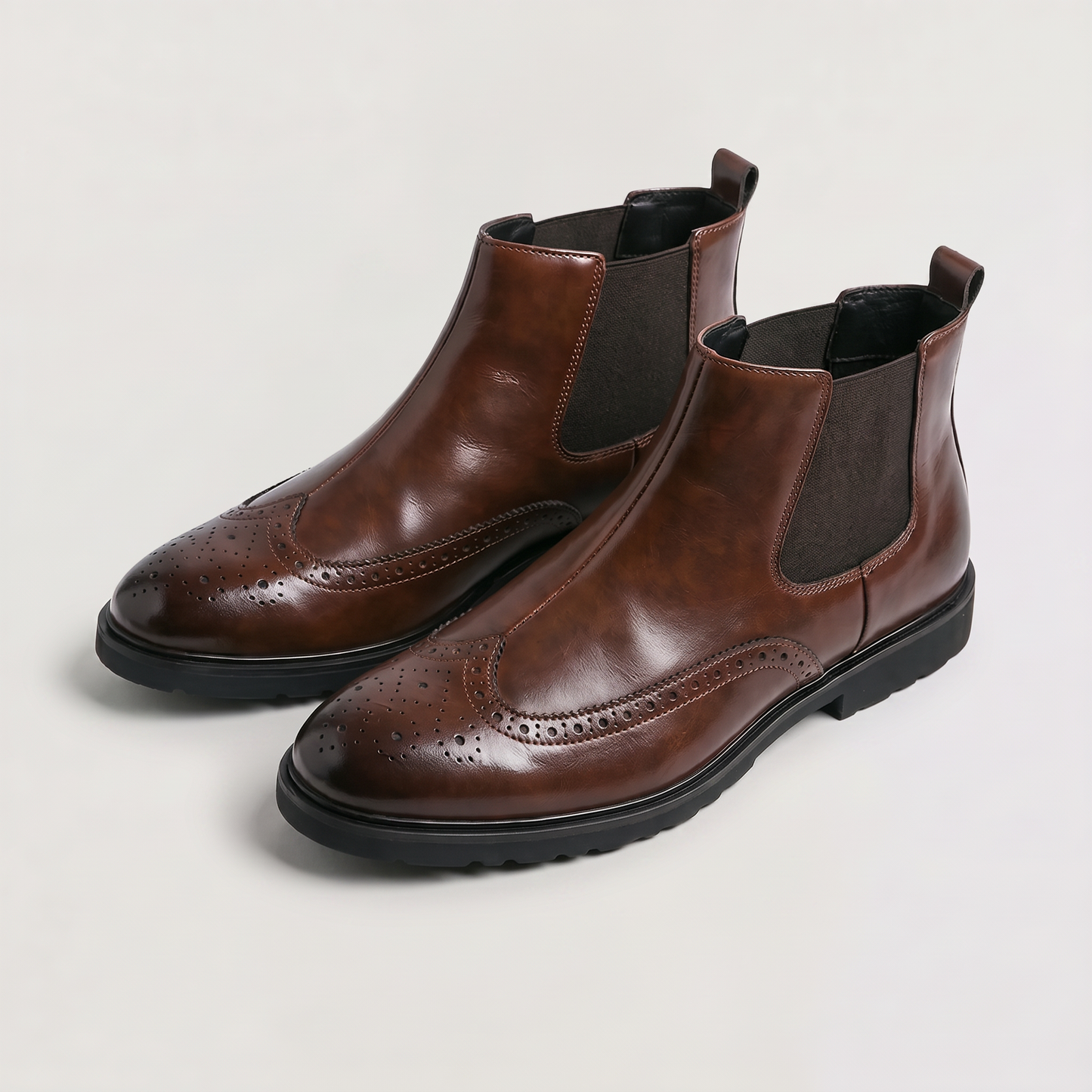 Bottines Chelsea brogue marron, porté