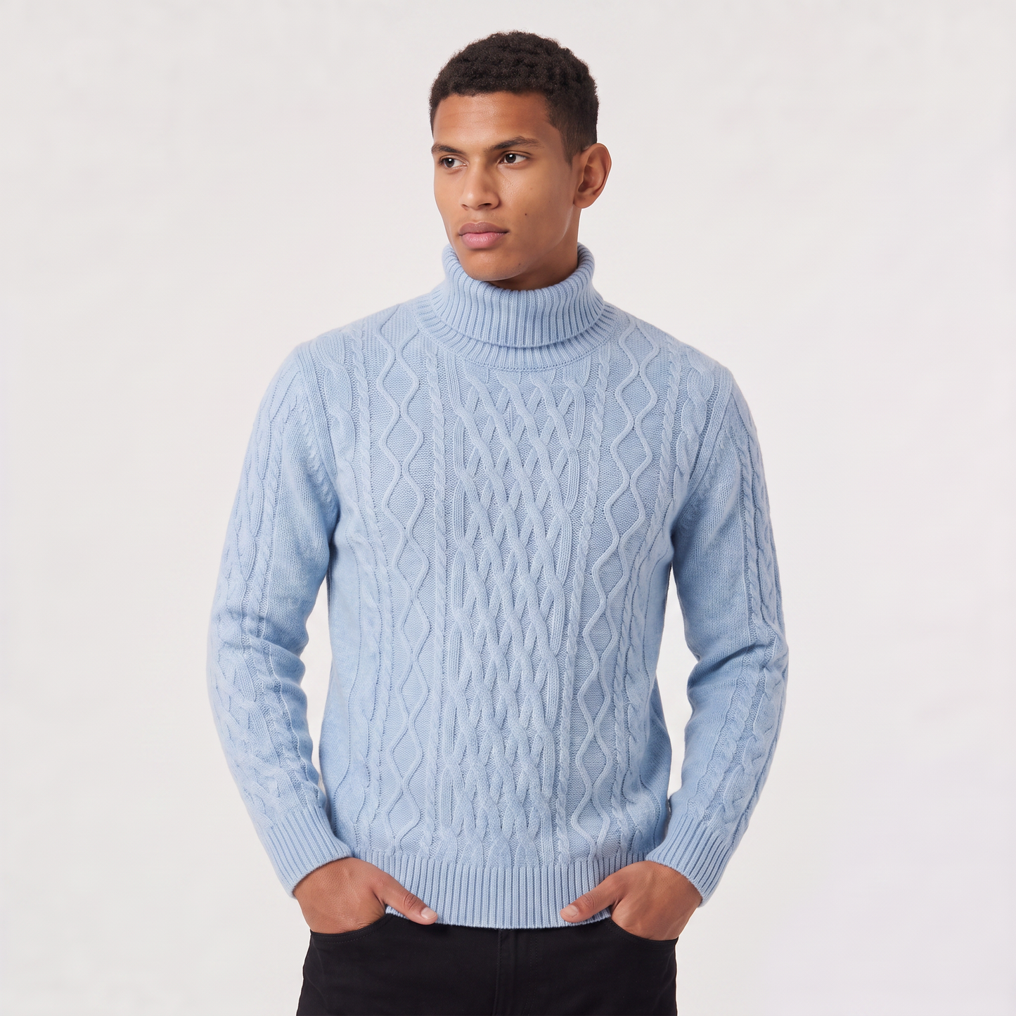 Pull torsadé en laine col roulé bleu ciel, vue de face