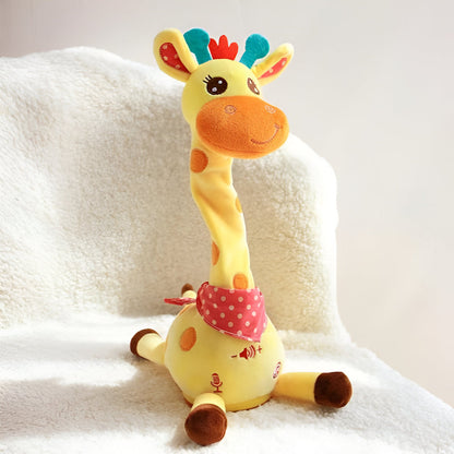 Bébé jouant avec la girafe peluche chantante