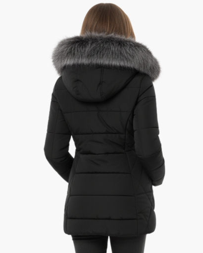 Doudoune longue femme à capuche fausse fourrure portée en hiver