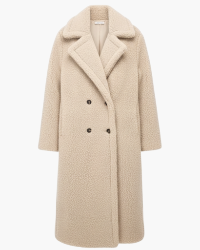 Manteau long femme en fausse fourrure porté en hiver