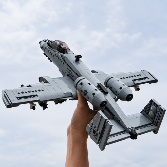 Avion de chasse militaire en briques de construction, 961 pièces – vue principale