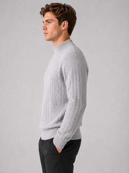Pull col montant texturé gris clair, vue de dos