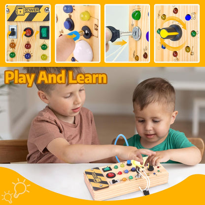 Voyants LED allumés sur le tableau d'éveil Montessori