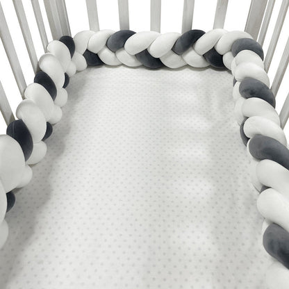 Enfant jouant sur la surface du tapis KiddoBucket