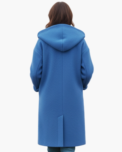 Manteau femme en laine oversize à capuche porté en ville
