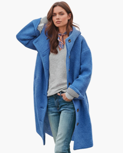 Manteau femme en laine oversize à capuche porté en ville