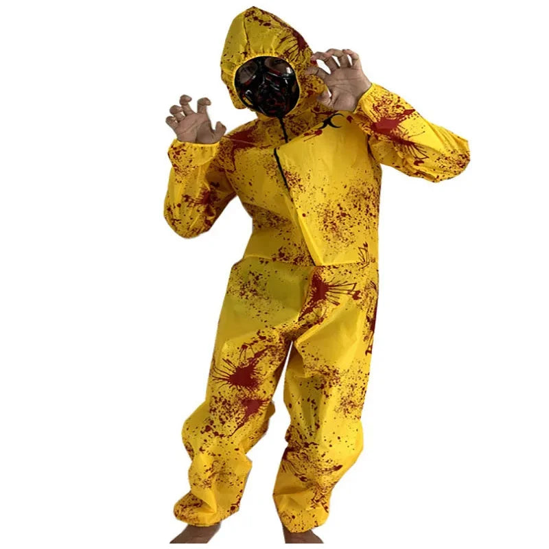 Costume hazmat zombie en pose effrayante avec masque à gaz