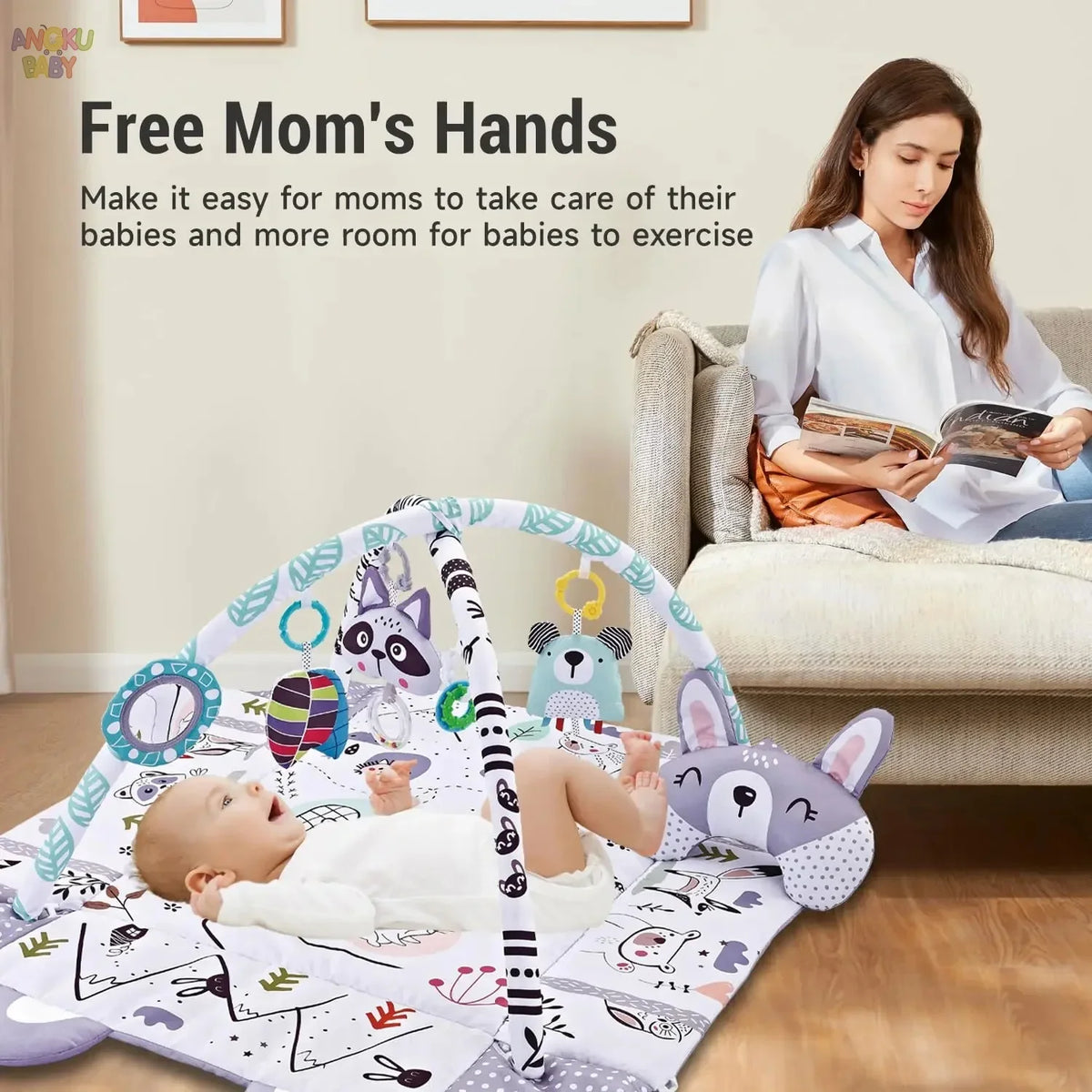 Maman et bébé utilisant le tapis d'éveil