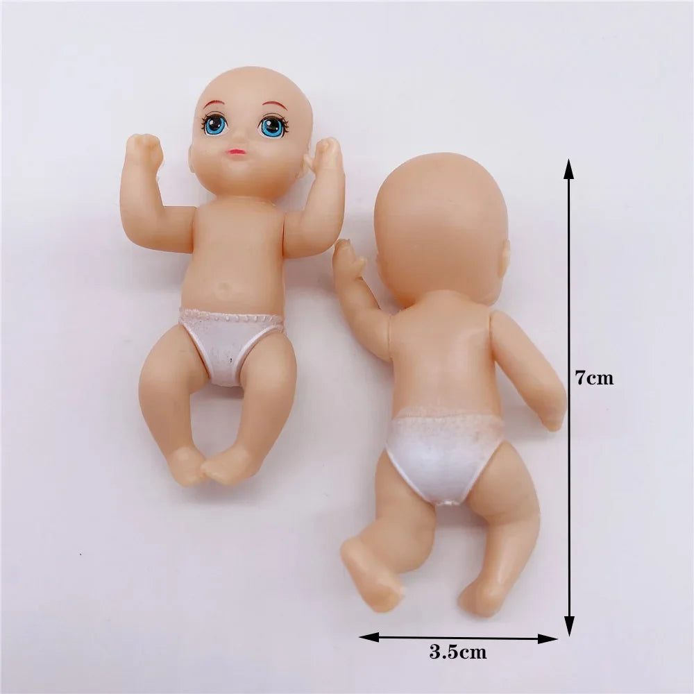 Ventre amovible de la poupée mannequin révélant le bébé caché