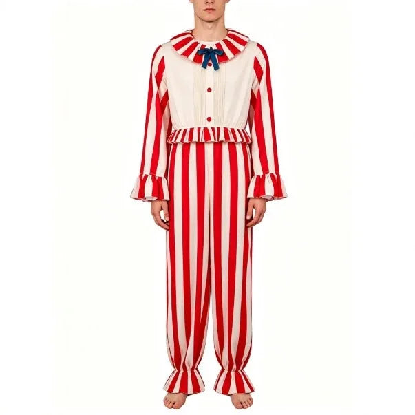 Costume clown de cirque vintage porté, vue de face en pied
