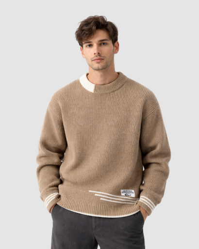 Pull oversize homme en maille noire, vue de face