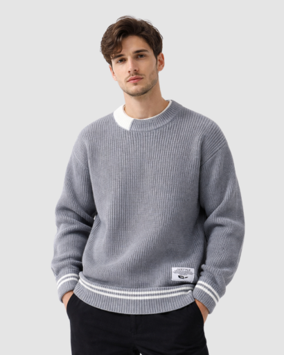 Pull oversize homme en maille beige, vue de face