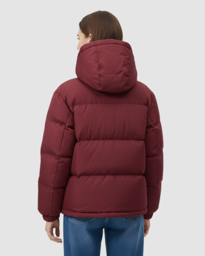 Manteau d'hiver femme rembourré porté en extérieur