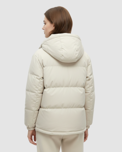 Manteau d'hiver femme rembourré porté en extérieur