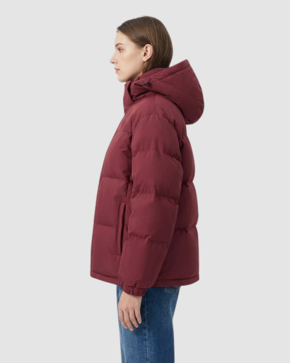 Manteau d'hiver femme rembourré porté en extérieur