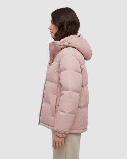 Manteau d'hiver femme rembourré porté en extérieur