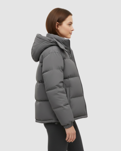 Manteau d'hiver femme rembourré porté en extérieur
